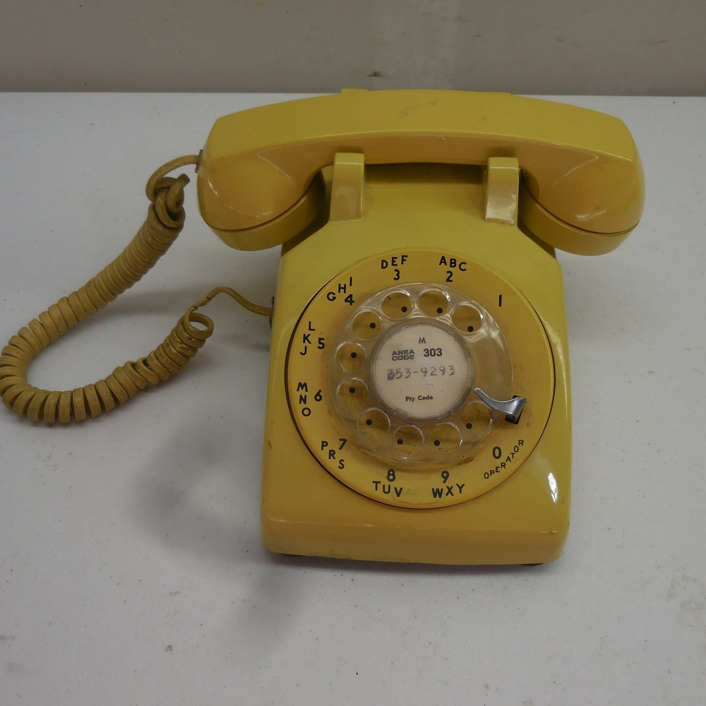 Vintage Bell System Western Electric 500DM Rotary Dial Phone Harvest Gold Yellow